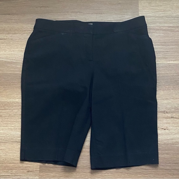 So Slimming by Chico’s 2 Black Shorts - Picture 2 of 8